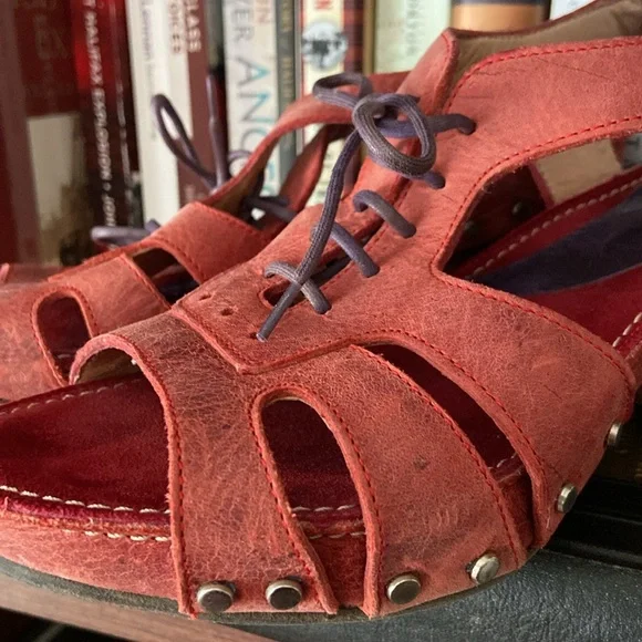 John Fluevog Shoes Low Rule Joni Sandal in Red with Purple Laces Women's Size 7 - Picture 10 of 14